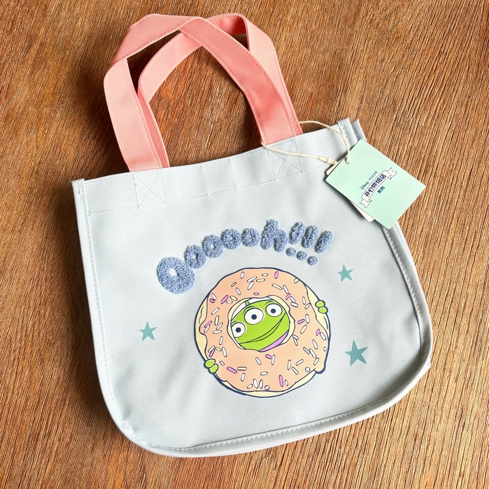 NWT Disney Pixar Canvas Tote Alien from Toy Story Donut Quilted  Oooooh!!!